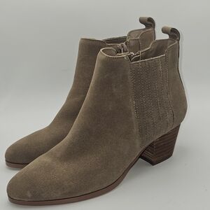 Violet & Red  Cortny Tan Suede Boot Womens Size‎ 6